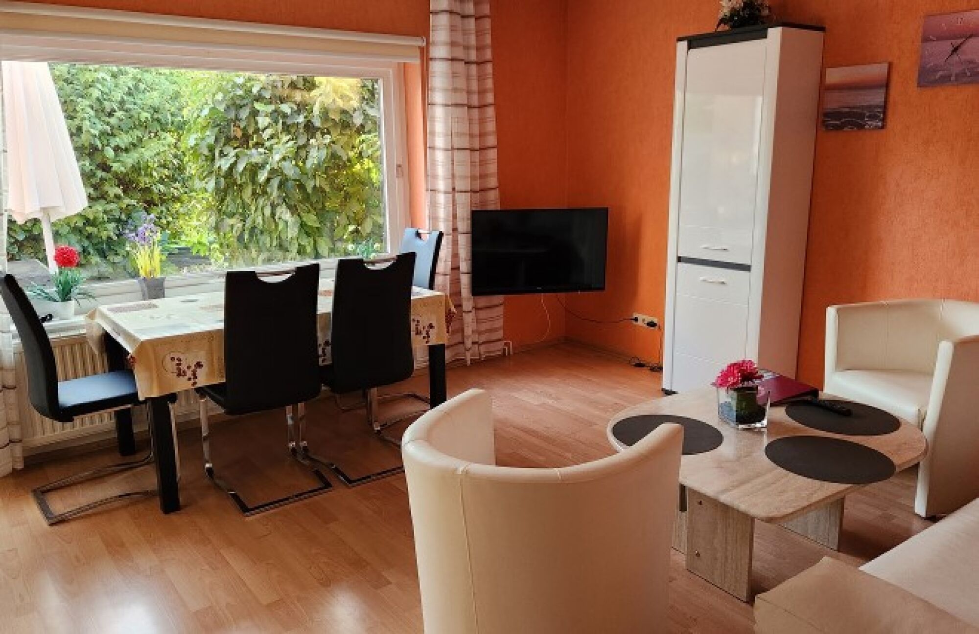 FeWo Seepferdchen Wohnen (hinten Terrasse)